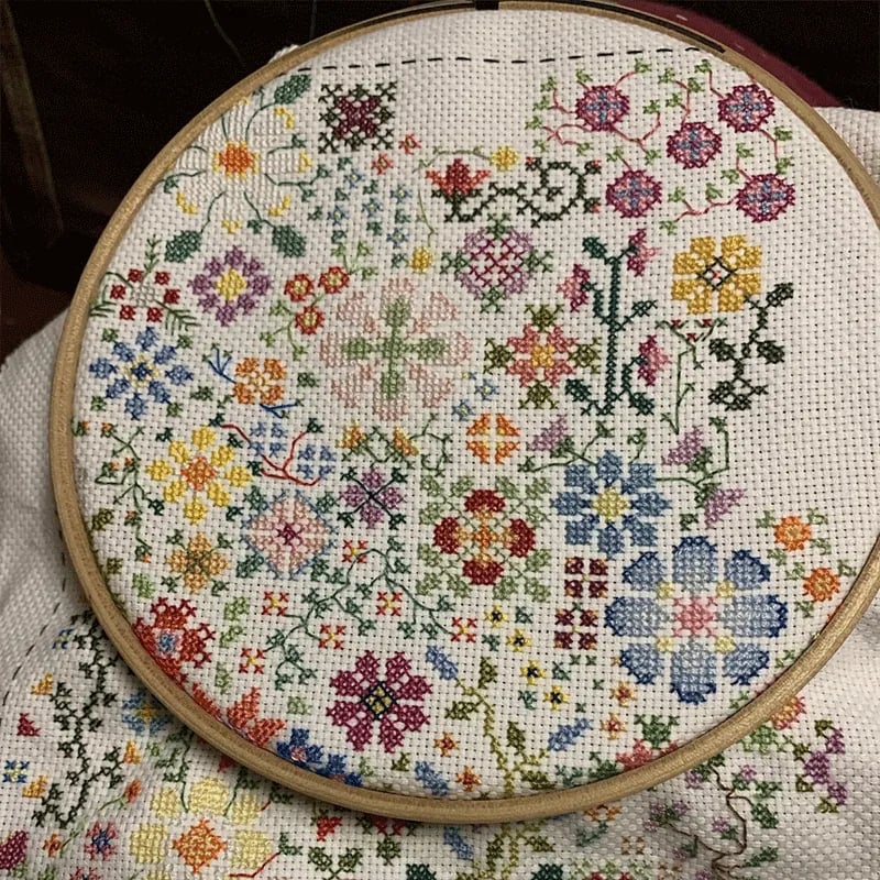 🌸 Bloom a Day Cross Stitch Set