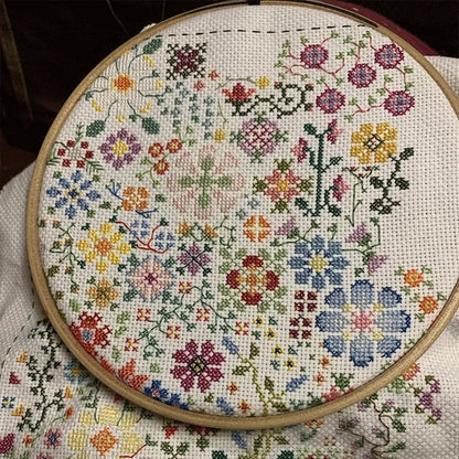 🌸 Bloom a Day Cross Stitch Set